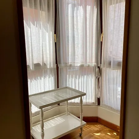 Con Parking-palacio De Festivales Apartman